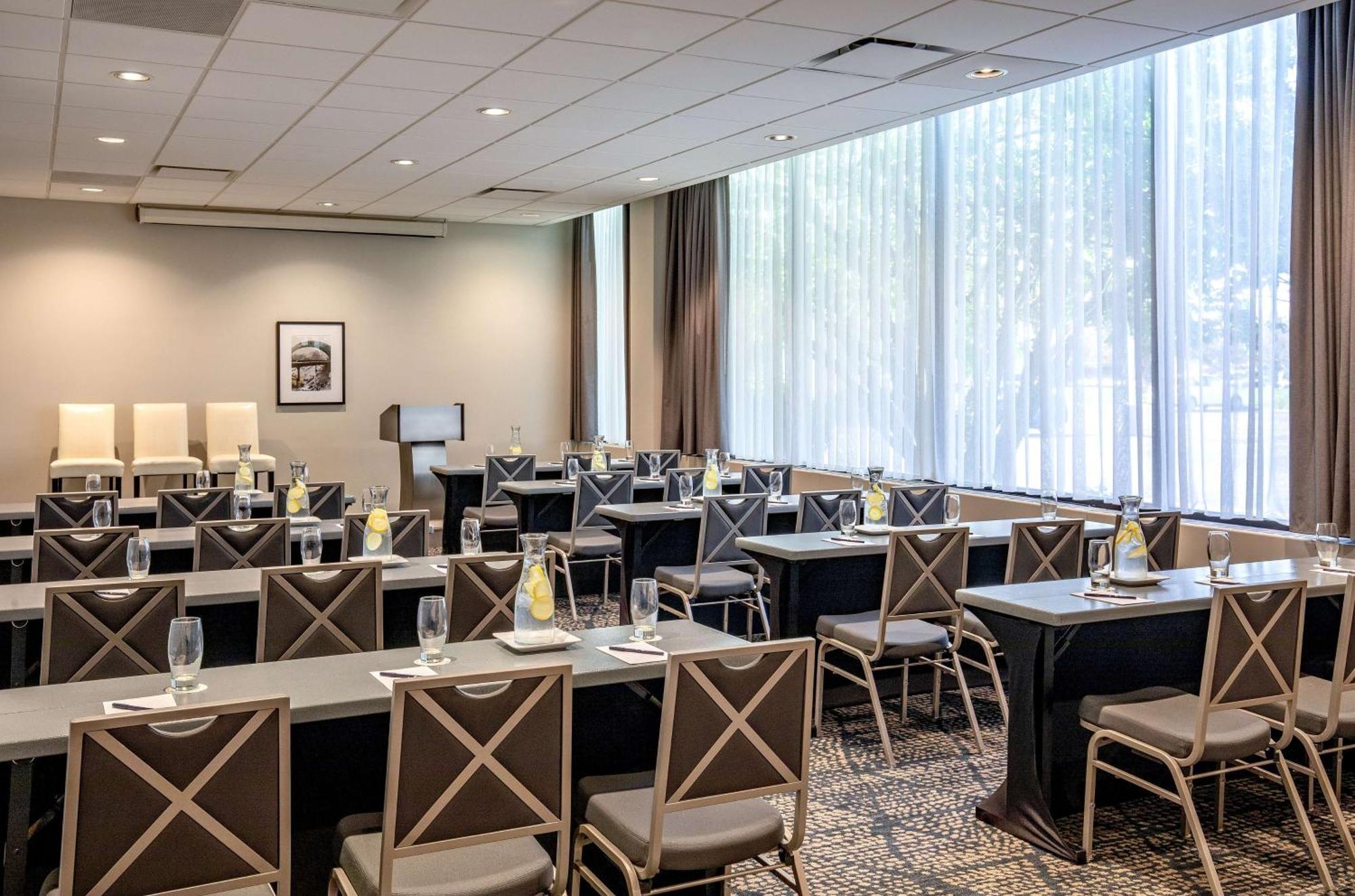 DoubleTree by Hilton Hotel Chicago - North Shore centro de conferencias Skokie Exterior foto